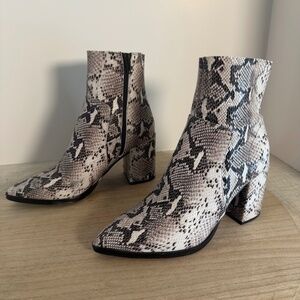 Tony Bianco Brazen Natural Snake Print Ankle Boots Women’s US 7 Block Heel Zip